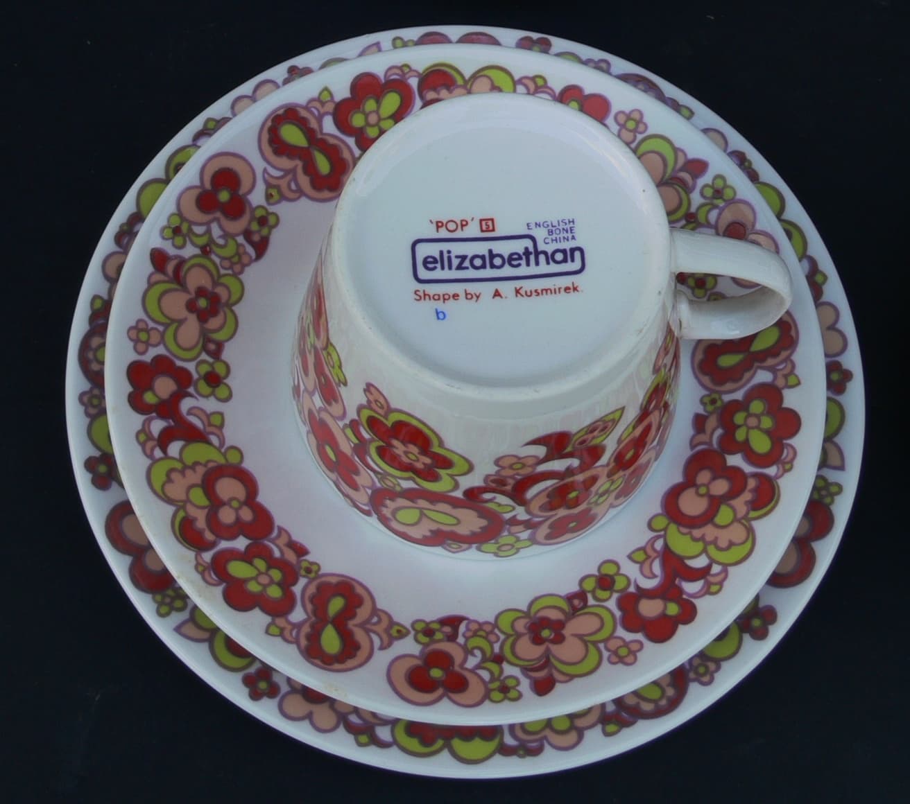 60’s Elizabethan "pop" 18 Piece Tea Set